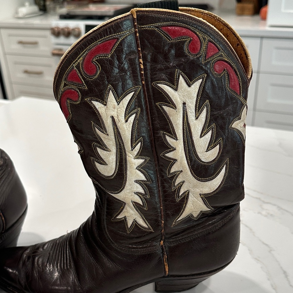 Vintage Justin Boots brown with white and red inlays